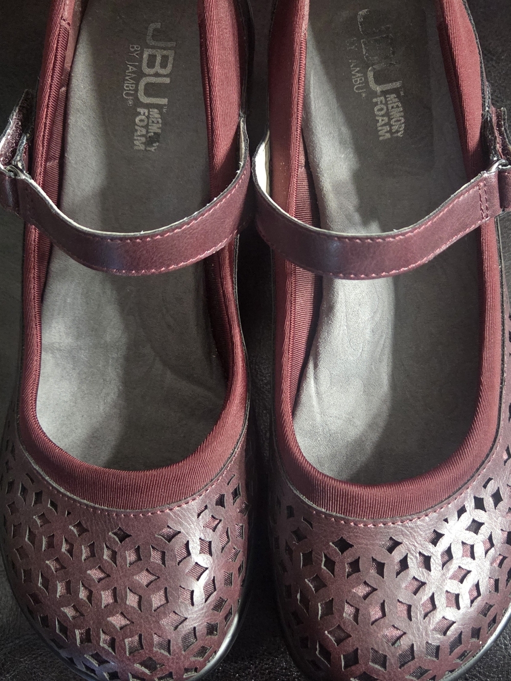 Jmabu JBU  Womens Size 8  Mary Jane Heeled in Burgundy Shoes